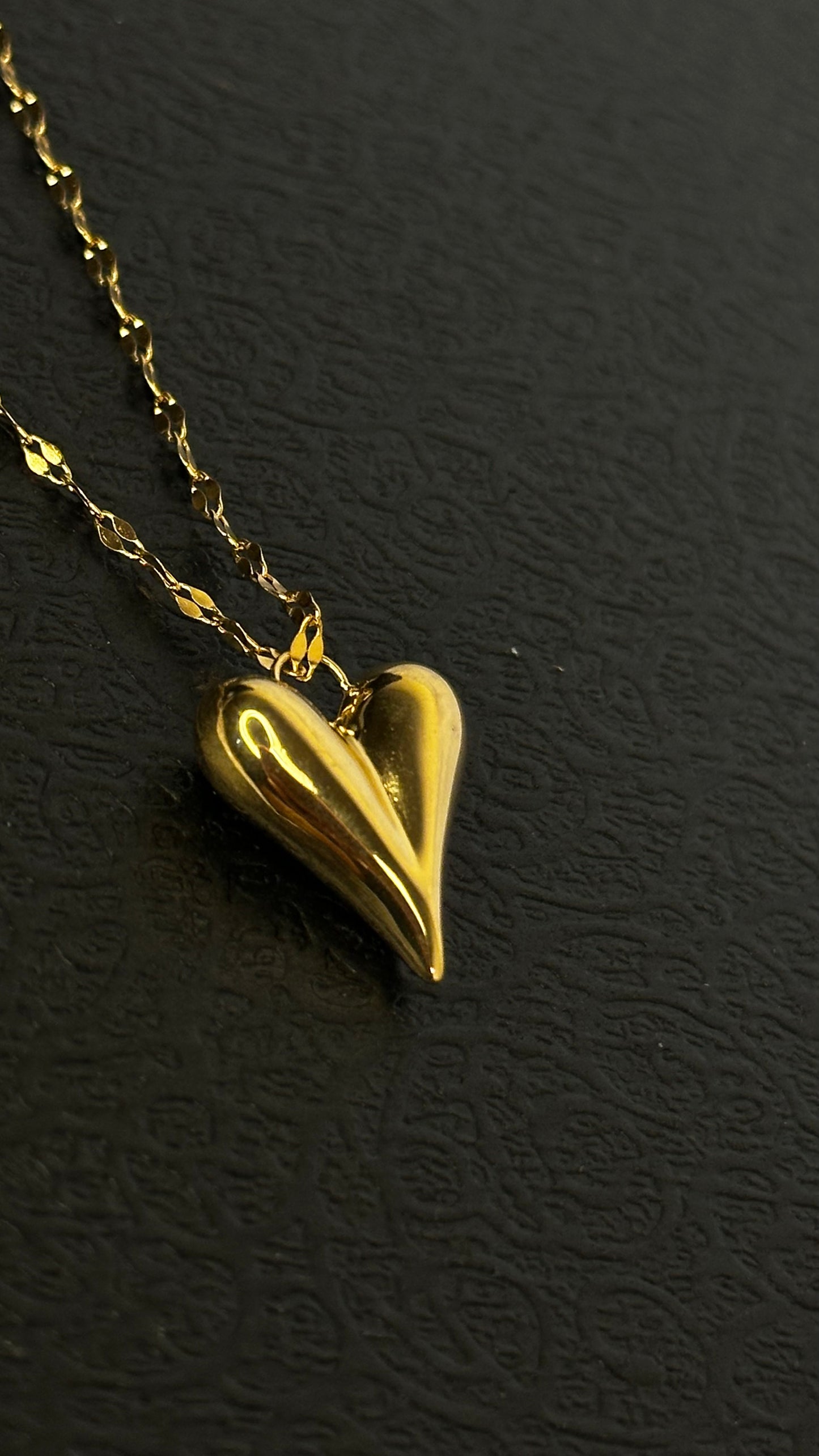 Golden heart Necklace - Ewaronkes Jewels