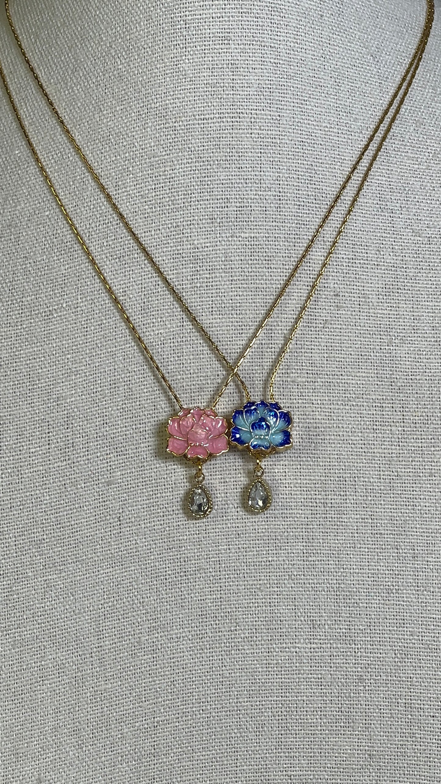 Flower bloom necklace - Ewaronkes Jewels