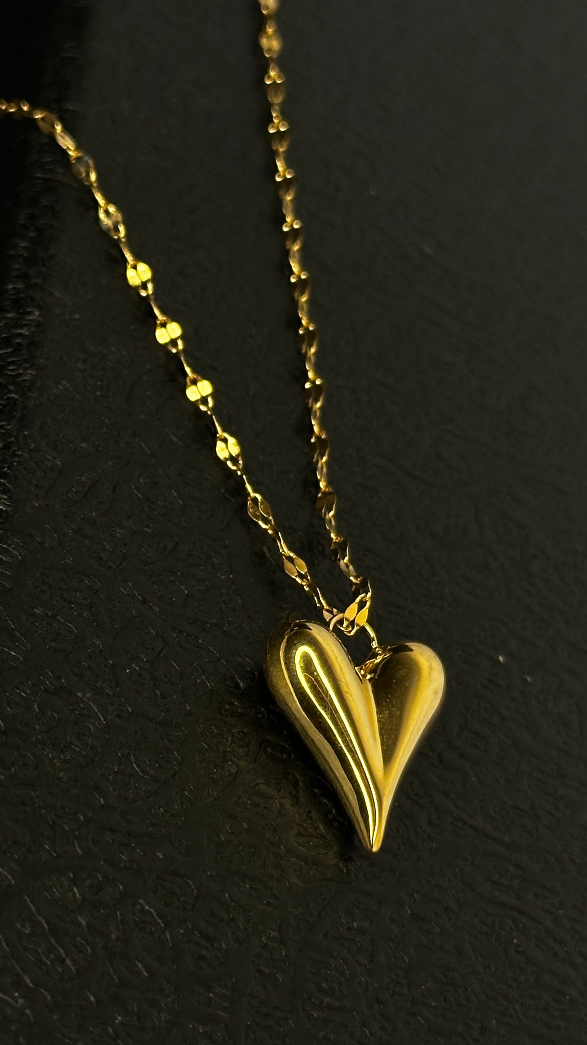 Golden heart Necklace - Ewaronkes Jewels