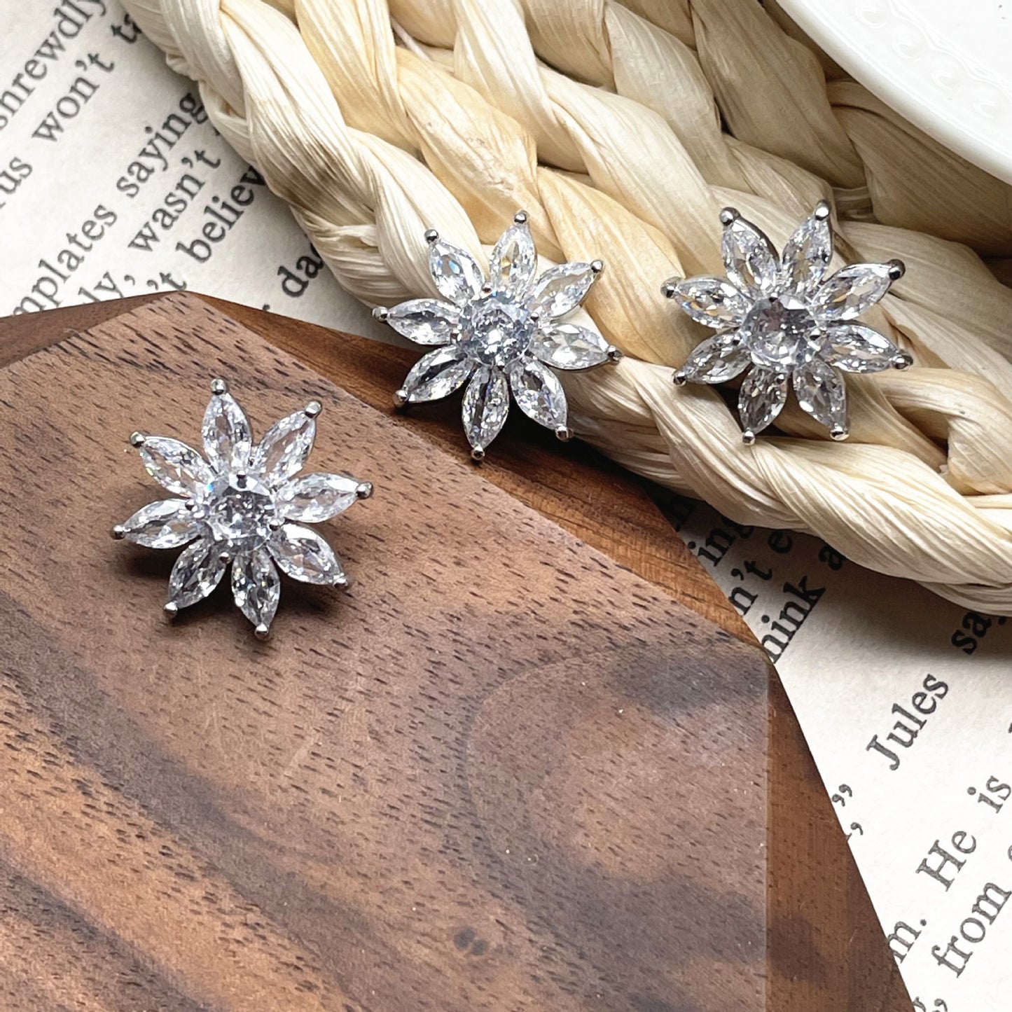 Zicornia studded earrings