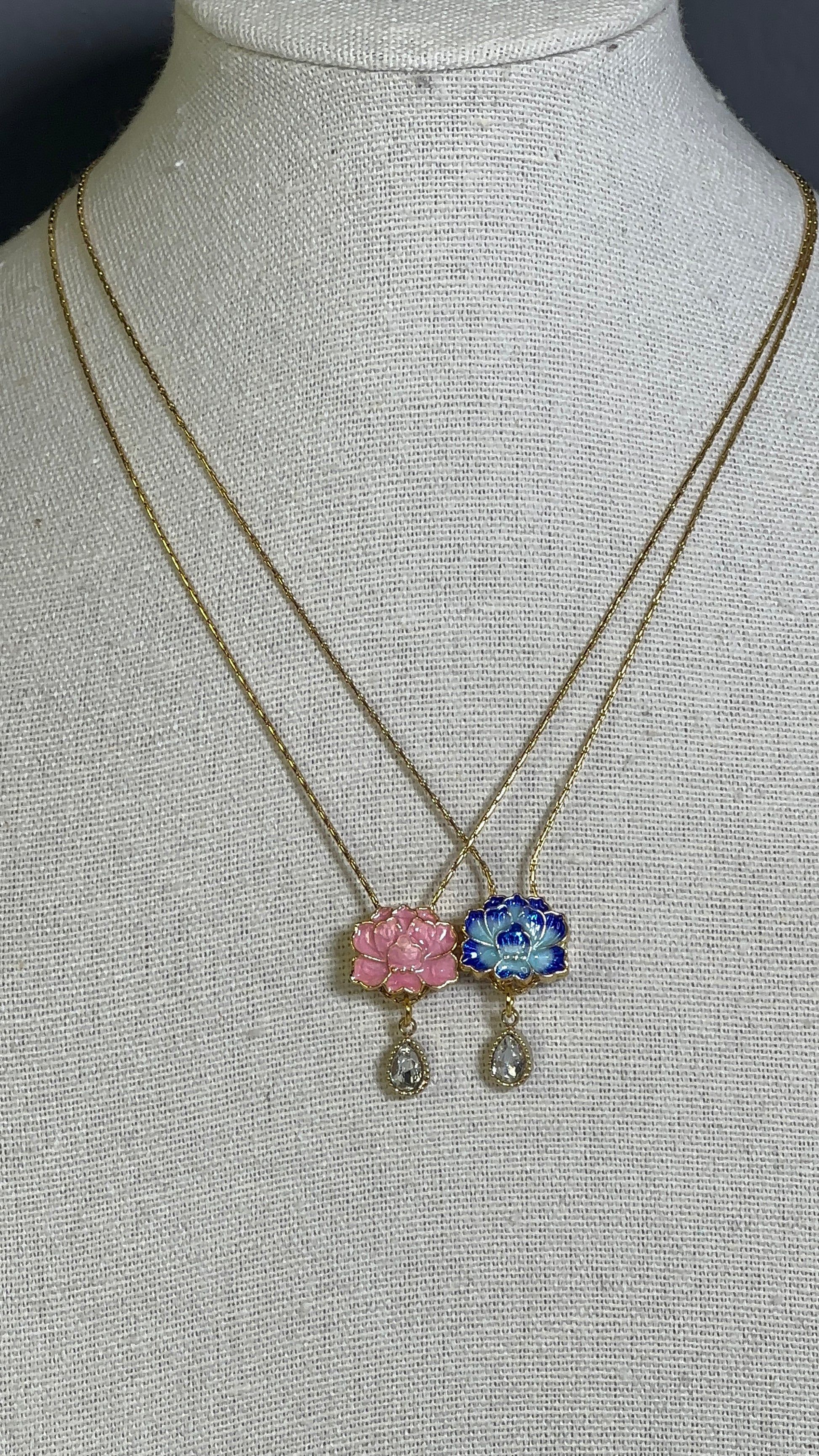 Flower bloom necklace - Ewaronkes Jewels