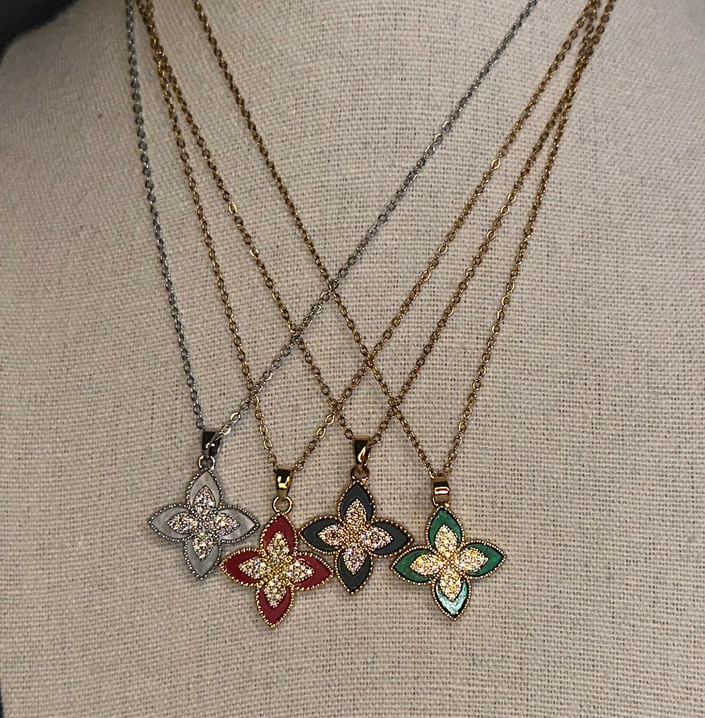 Zicorn four lead flower necklace - Ewaronkes Jewels