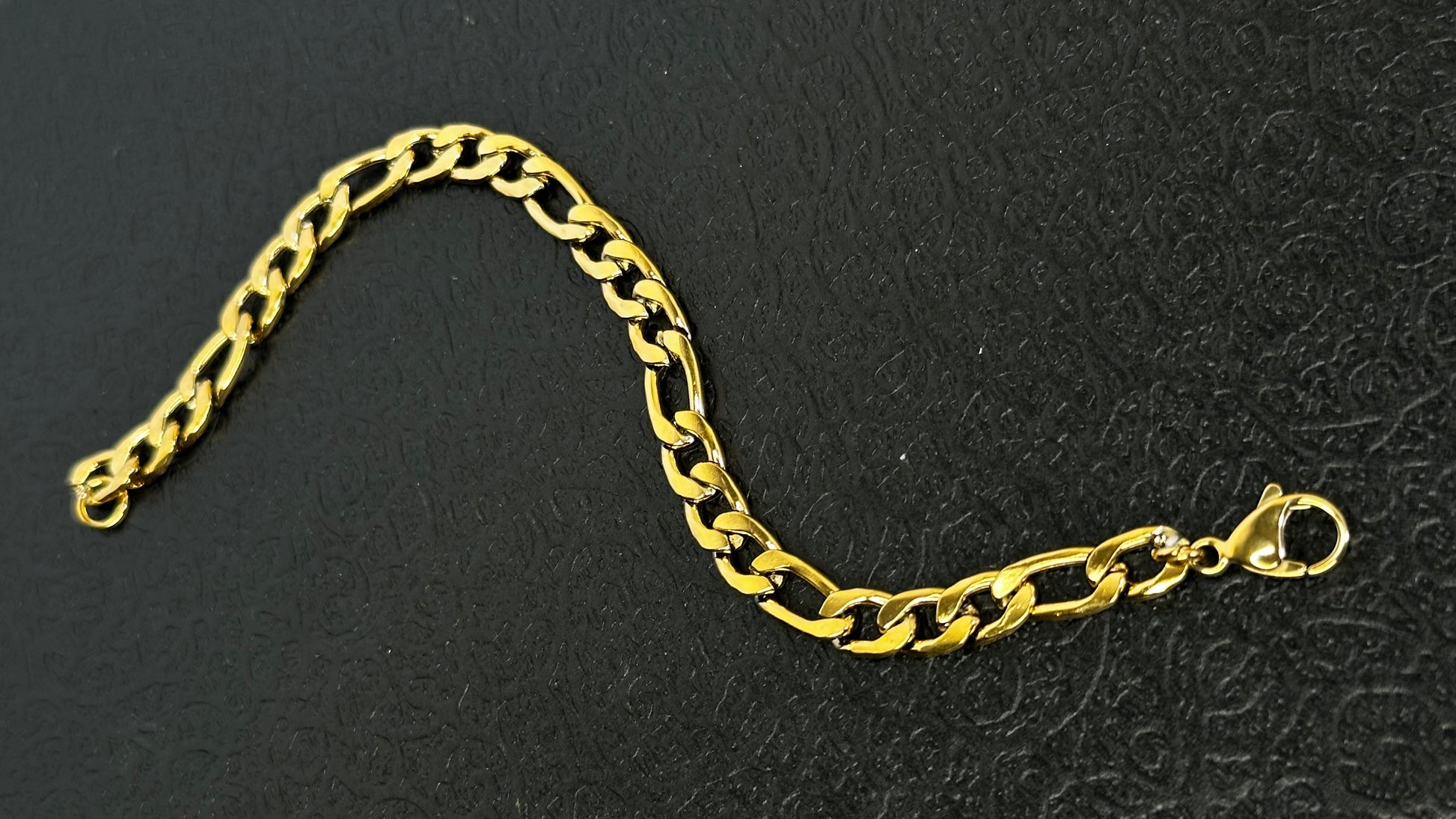 Cuban hand chain - Ewaronkes Jewels