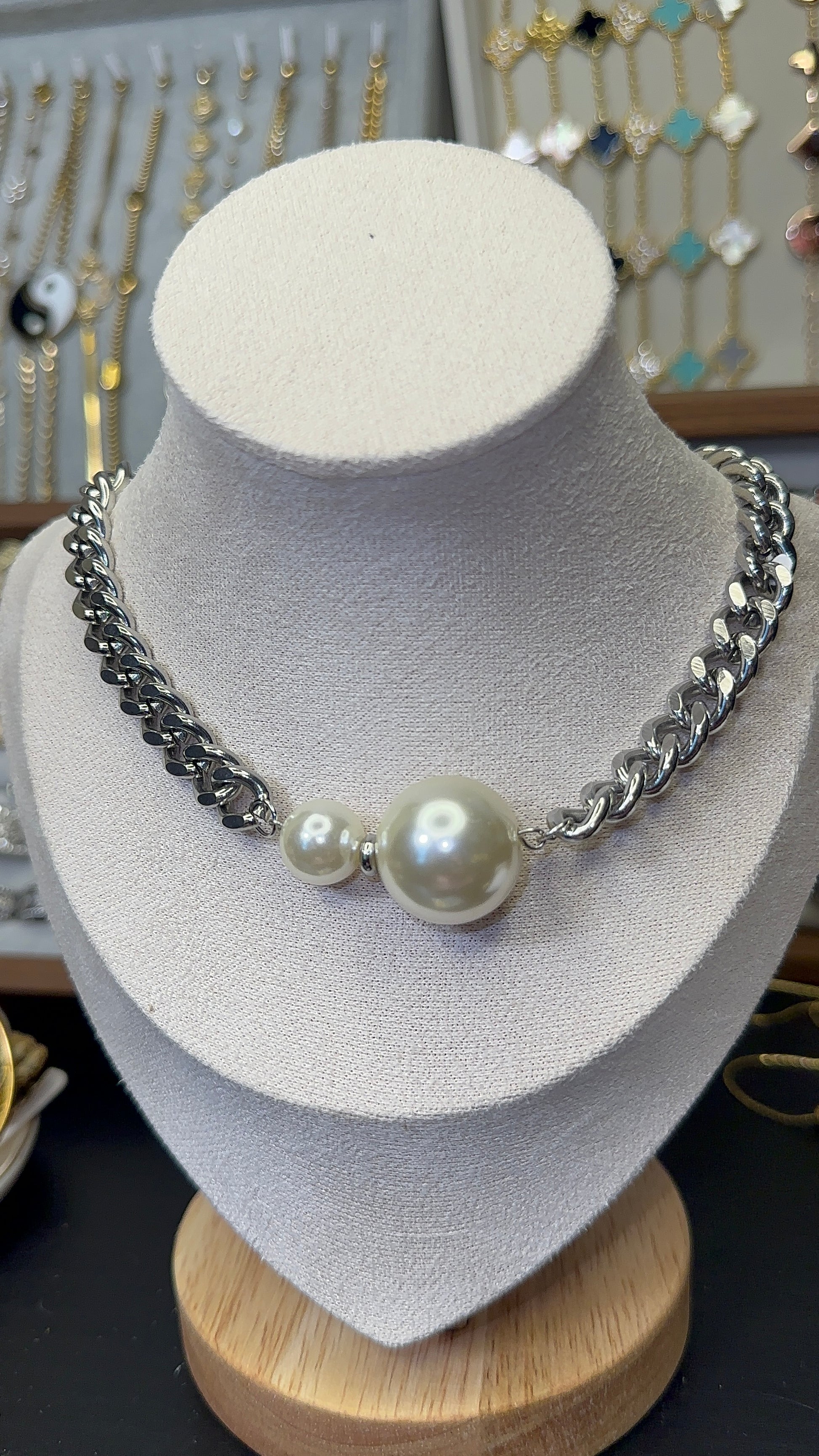 Cuban link with pearl necklace - Ewaronkes Jewels